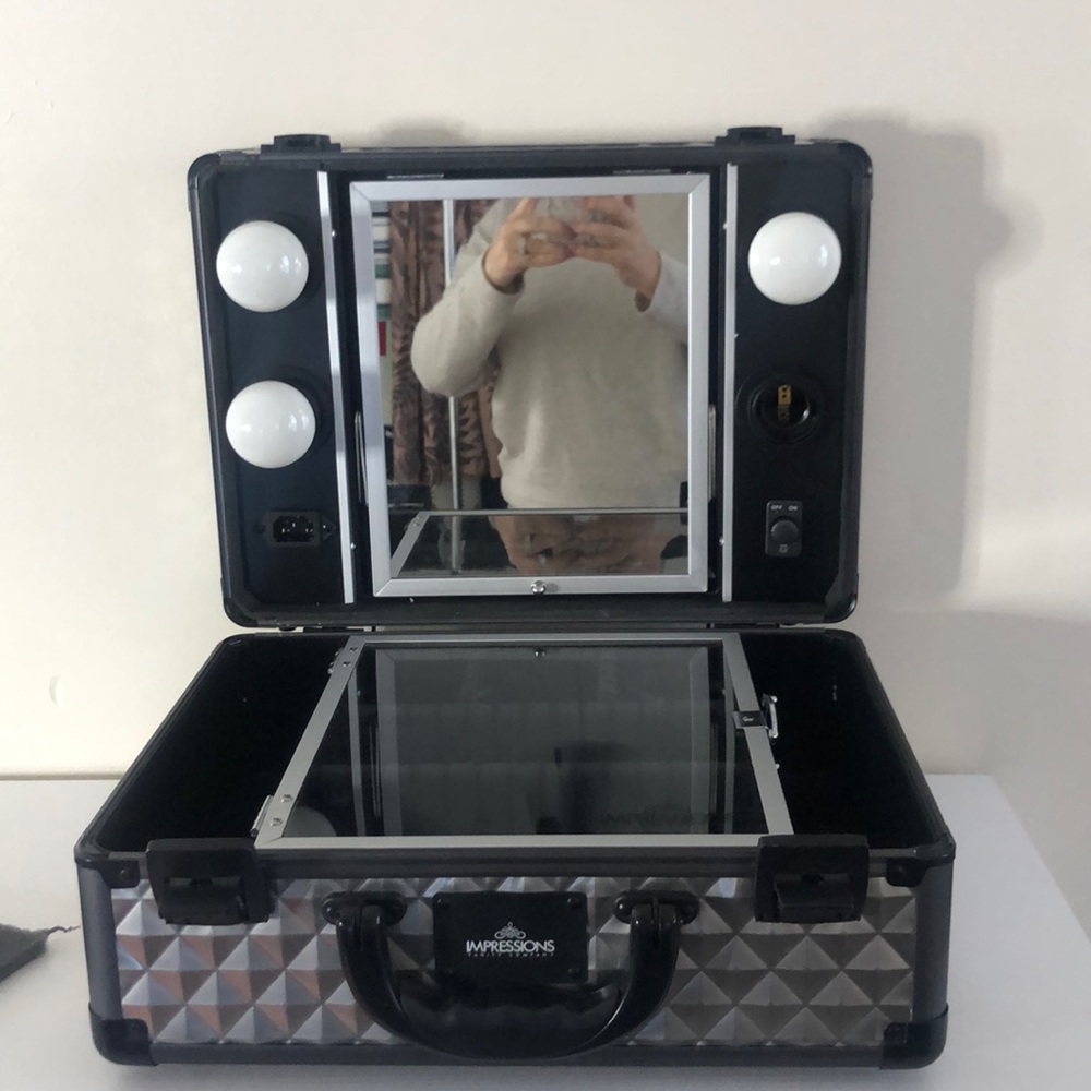 Impressions vanity slaycase travel vanity station